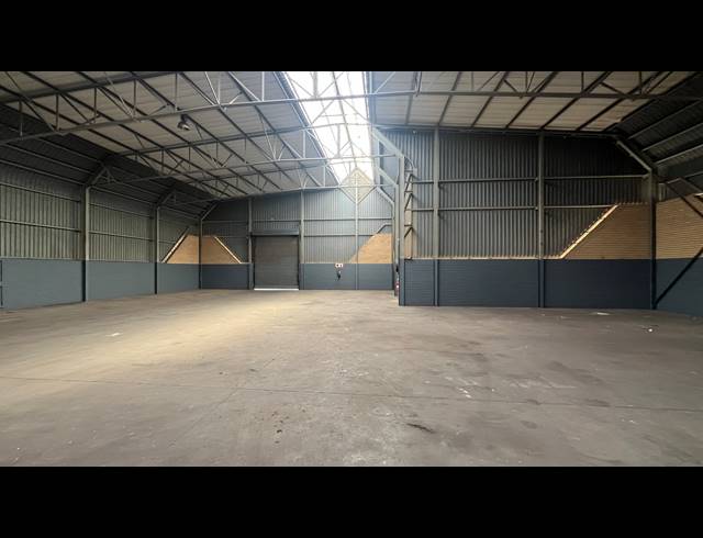 1,092M² WAREHOUSE TO LET IN SPARTAN